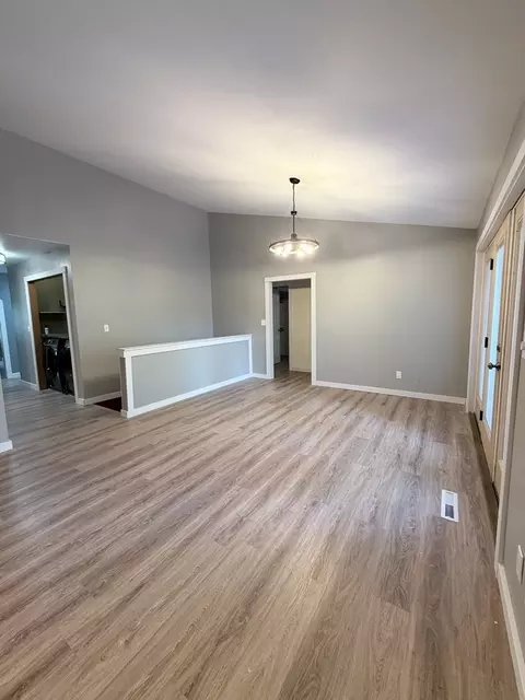 Living - 4 Sebring Rd, Springfield, IL 62707 photo 4 of 4