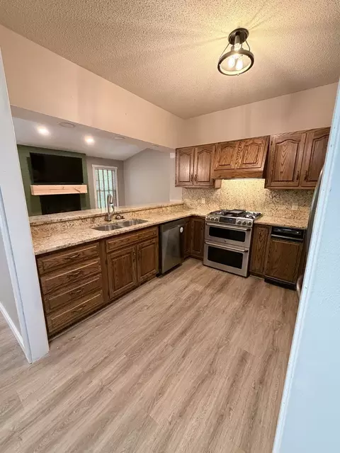 Kitchen - 4 Sebring Rd, Springfield, IL 62707 photo 2 of 3