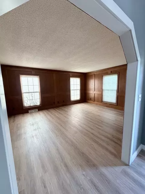 Living - 4 Sebring Rd, Springfield, IL 62707 photo 1 of 4