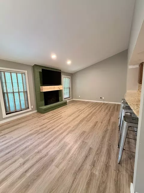Living - 4 Sebring Rd, Springfield, IL 62707 photo 2 of 4