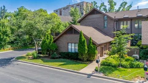 1210 Hawthorne Ln #1, Hinsdale, IL 60521