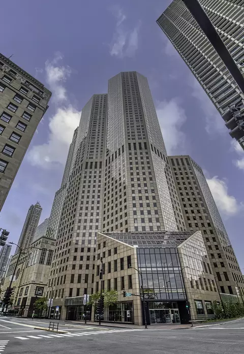 950 N Michigan Ave #3702, Chicago, IL 60611