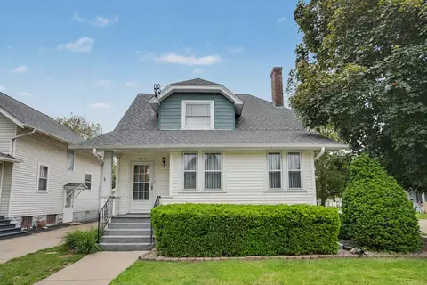 803 N 3rd St, Clinton, IA 52732
