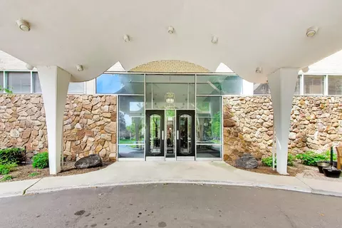 151 N Kenilworth Ave #2G, Oak Park, IL 60301