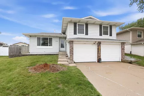 2508 W 60th St, Davenport, IA 52806