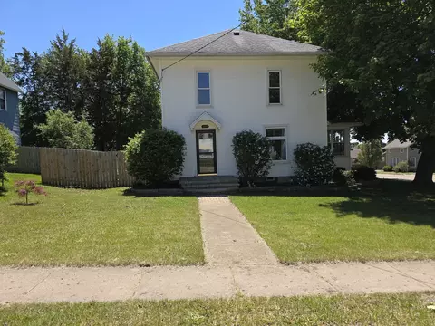200 E North St, Walnut, IL 61376