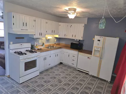800 E Main St, Danvers, IL 61732 photo 3