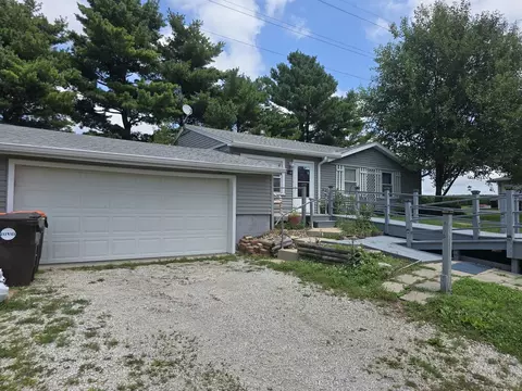 800 E Main St, Danvers, IL 61732 photo 2