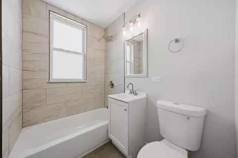 Bath - 1249 W 73rd Pl, Chicago, IL 60636 photo 1 of 2