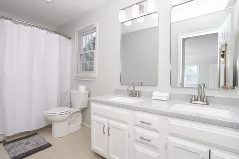 Bath - 814 Landau Ln, Normal, IL 61761 photo 2 of 3