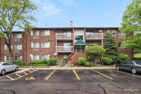 820 N Lakeside Dr #1C, Vernon Hills, IL 60061
