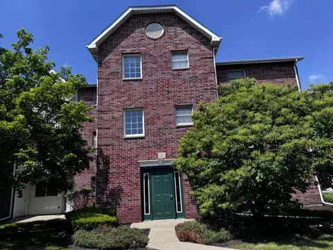 330 Leah Ln #3B, Woodstock, IL 60098