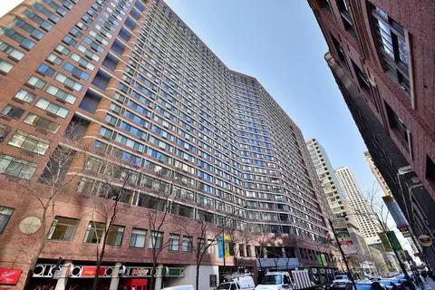 211 E Ohio St #2721, Chicago, IL 60611