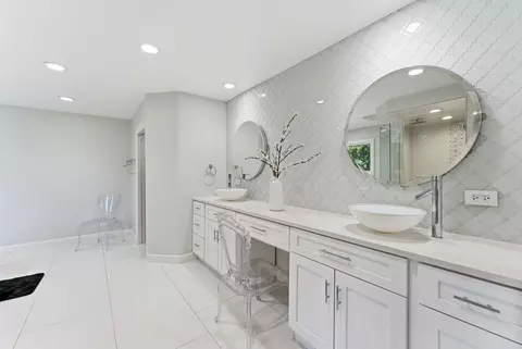 Bath - 36 W461 Binnie Rd, Dundee, IL 60118 photo 3 of 9