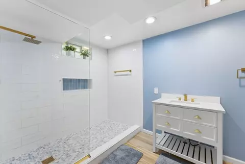 Bath - 36 W461 Binnie Rd, Dundee, IL 60118 photo 6 of 9