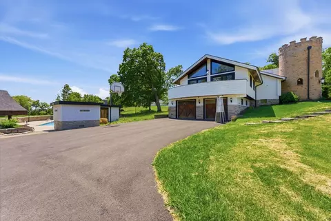 Exterior - 36 W461 Binnie Rd, Dundee, IL 60118 photo 7 of 9