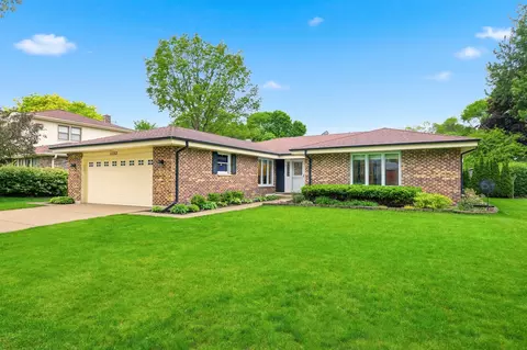 1132 S Fernandez Ave, Arlington Heights, IL 60005