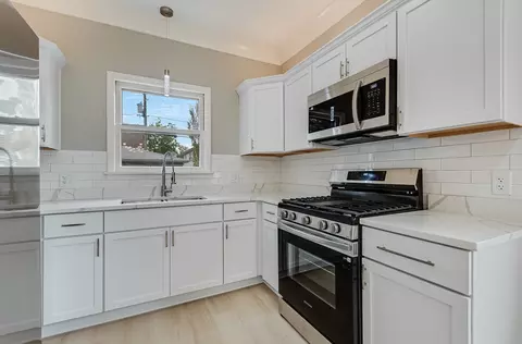 Kitchen - 3732 214th St, Matteson, IL 60443 photo 2 of 3