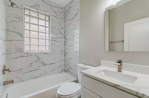 Bath - 3732 214th St, Matteson, IL 60443 photo 1 of 1
