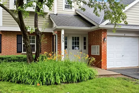 225 Columbia Ct #5, Schaumburg, IL 60193