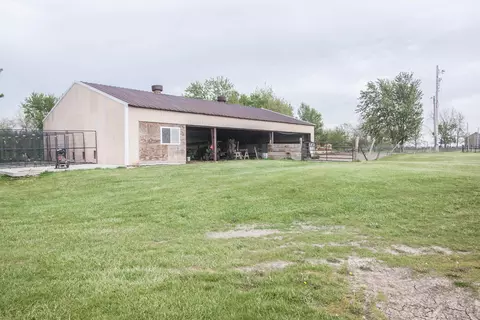 Exterior - 1042 290th St, Viola, IL 61486 photo 6 of 7
