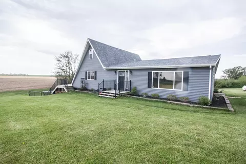 1042 290th St, Viola, IL 61486