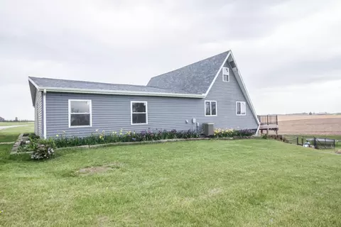 Exterior - 1042 290th St, Viola, IL 61486 photo 7 of 7