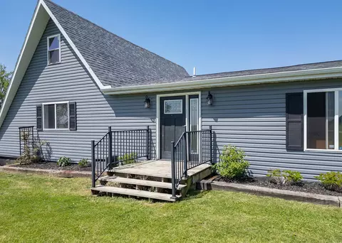 Exterior - 1042 290th St, Viola, IL 61486 photo 2 of 7