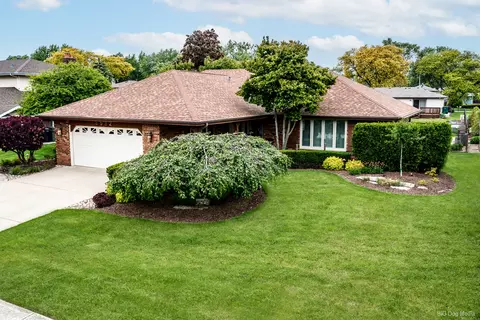 8532 Golfview Dr, Orland Park, IL 60462