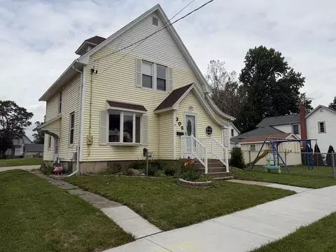 305 S Clinton St, Morrison, IL 61270