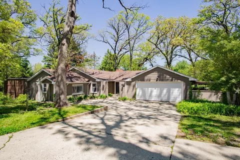 29 W625 Hawthorne Ln, West Chicago, IL 60185
