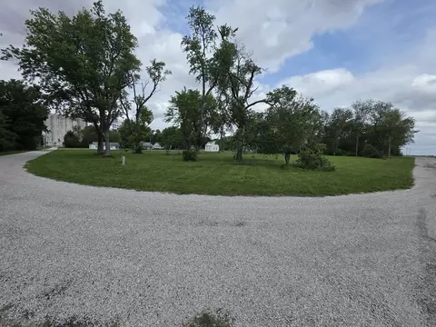 31263 2nd St, Chenoa, IL 61726 photo 4