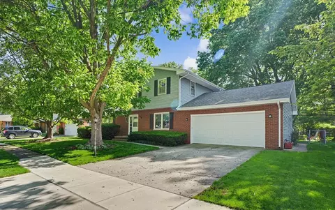 Exterior - 1910 Augusta Dr, Champaign, IL 61821 photo 2 of 5