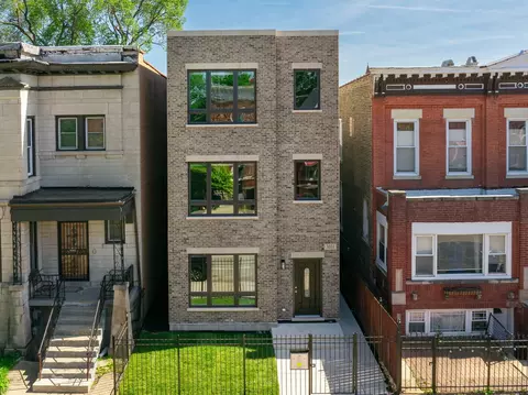 3031 W Warren Blvd, Chicago, IL 60612