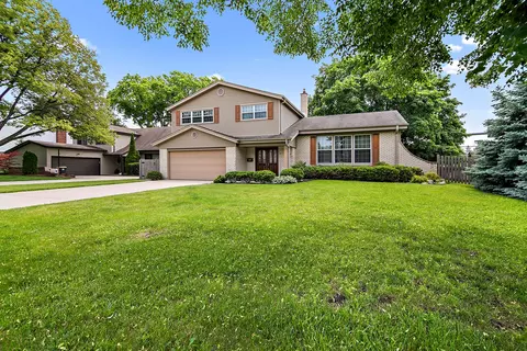 1409 E Rosehill Dr, Arlington Heights, IL 60004