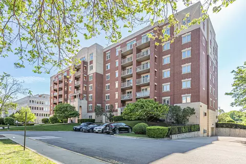 8747 W Bryn Mawr Ave #208, Chicago, IL 60631