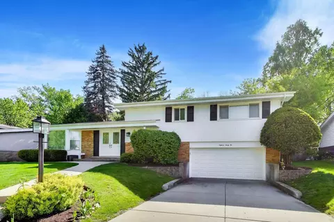 1832 Smith Rd, Northbrook, IL 60062