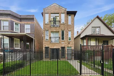 7952 S Marquette Ave, Chicago, IL 60617