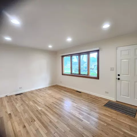 208 Albert Ter, Wheeling, IL 60090 photo 11