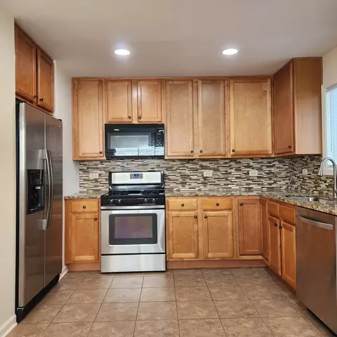 208 Albert Ter, Wheeling, IL 60090 photo 5
