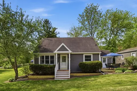 1010 Sunnyside Ave, Wauconda, IL 60084