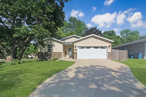402 S Mclean St, Hudson, IL 61748