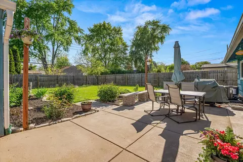 Exterior - 14 Hampton Rd, Montgomery, IL 60538 photo 4 of 11