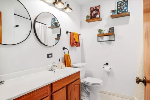 Bath - 14 Hampton Rd, Montgomery, IL 60538 photo 2 of 3