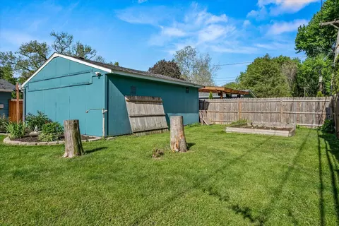Exterior - 14 Hampton Rd, Montgomery, IL 60538 photo 6 of 11