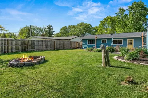 Exterior - 14 Hampton Rd, Montgomery, IL 60538 photo 7 of 11