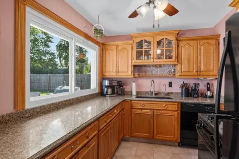 Kitchen - 14 Hampton Rd, Montgomery, IL 60538 photo 1 of 2