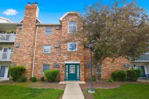 4404 W Shamrock Ln #3B, Mchenry, IL 60050