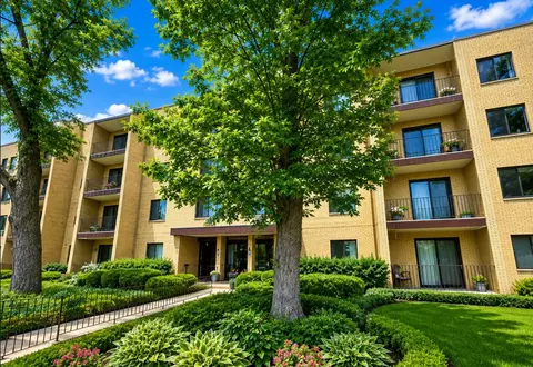 6670 S Brainard Ave #204, Countryside, IL 60525