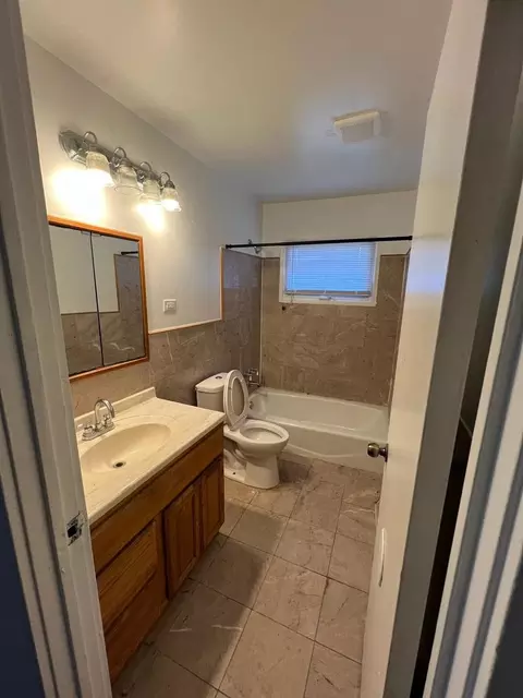 Bath - 16442 Honore Ave, Markham, IL 60428 photo 1 of 2